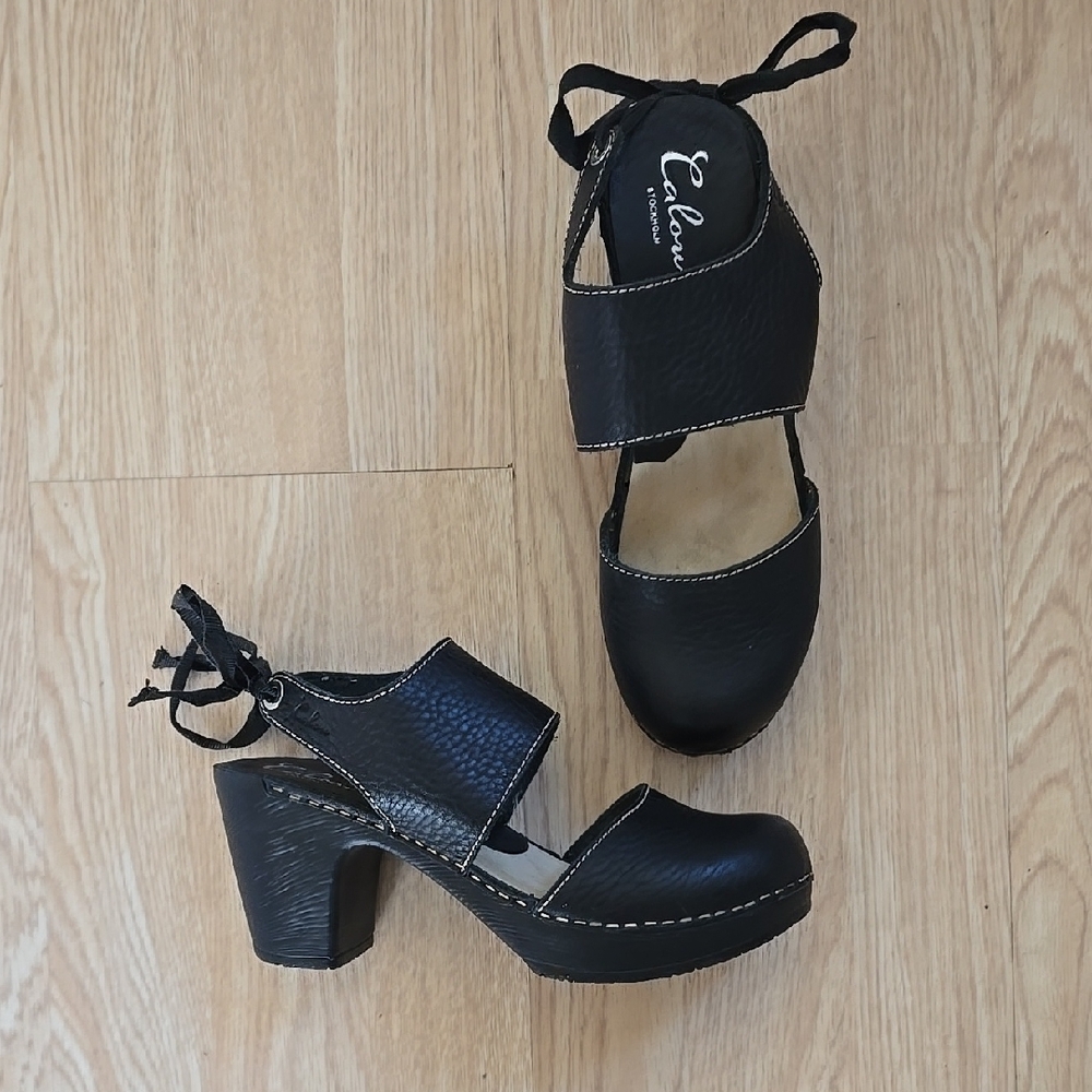 Calou Black Leather Heeled Clogs